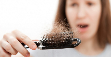Estudo indica que queda de cabelo está associada à infeção por SARS-CoV-2